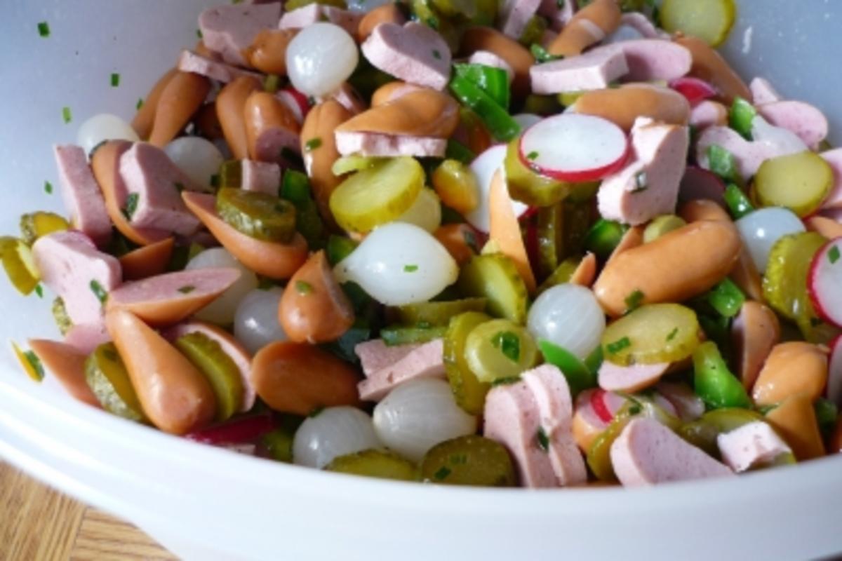 Salat von Cocktailwürstchen mit Radieschen - Rezept - kochbar.de