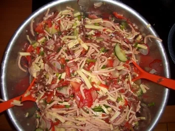 Edith's sommerlicher Wurstsalat - Rezept