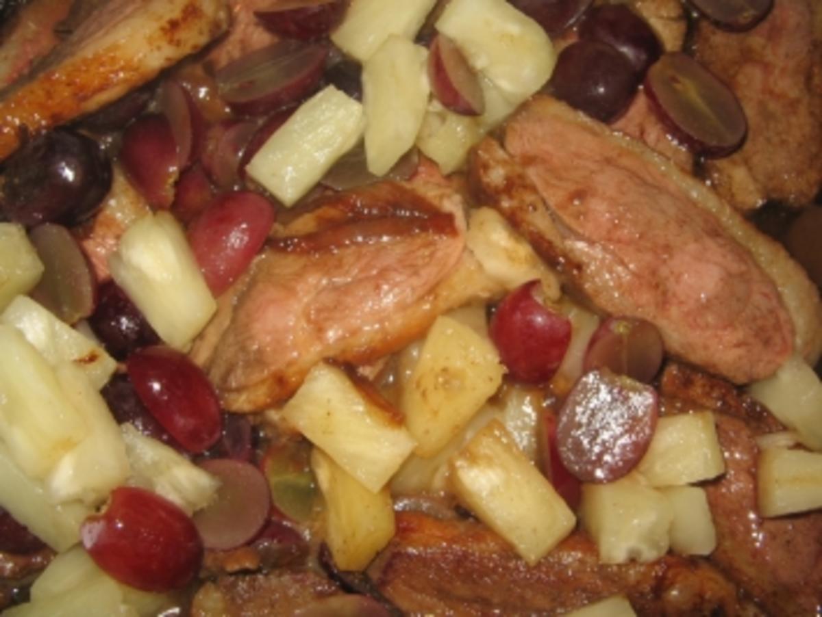 Geschmorte Ente mit Trauben und Ananas - Rezept Durch Erdbeere76