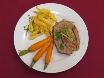 Rezept: Gefüllter Kalbsbraten mit Toskana-Kartoffeln Gefüllter Kalbsbraten mit Toskana-Kartoffeln - Rezept