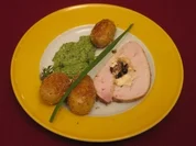 Rezept: Puten-Legato mit Kadenz aus Sesamkartoffeln nebst Sauce verde Divertimento Puten-Legato mit Kadenz aus Sesamkartoffeln nebst Sauce verde Divertimento - Rezept