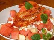 Wassermelonensalat mit weißem Spargel, Hüttenkäse und Scampi - Rezept