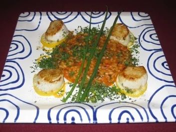 Rezept: Gebratene Jakobsmuscheln mit Paprika-Risotto Gebratene Jakobsmuscheln mit Paprika-Risotto - Rezept