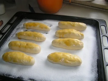 Worschtsalat mit Salzbäckle - Rezept - Bild Nr. 3