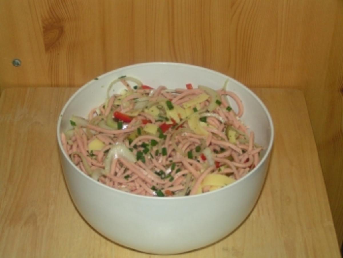 Worschtsalat mit Salzbäckle - Rezept - Bild Nr. 5