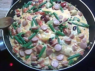 Rezept: Gemüsepfanne mit Sahne und Wiener-Würstchen Bild Nr. 3 Gemüsepfanne mit Sahne und Wiener-Würstchen - Rezept - Bild Nr. 3