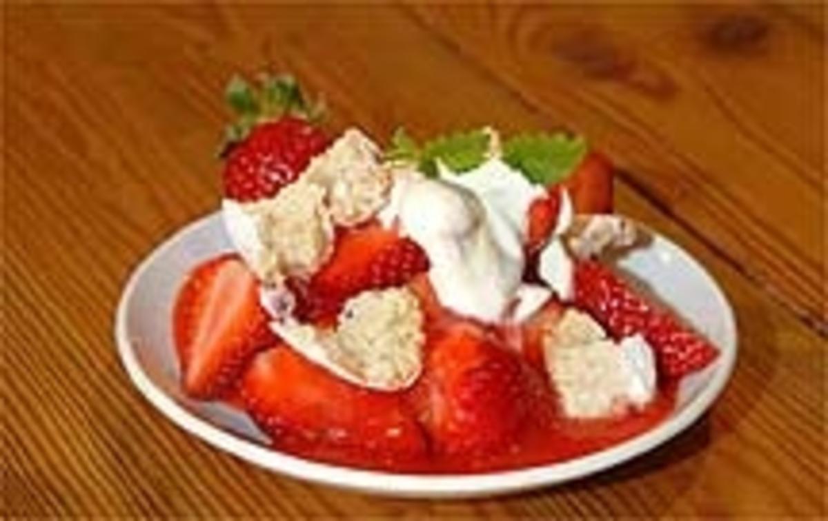 Erdbeeren in Erdbeerpüree - Rezept