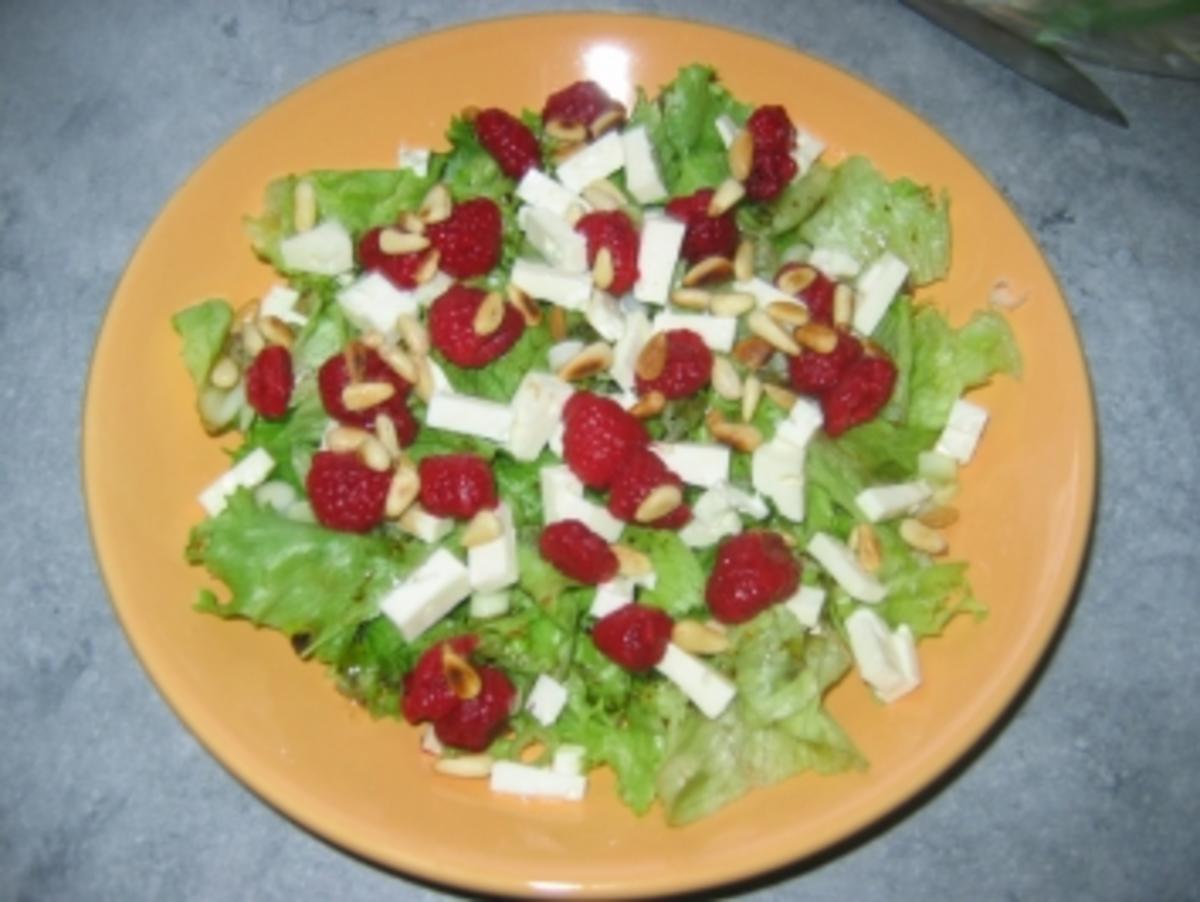 Gartensalat mit Käse und Himbeeren - Rezept - Bild Nr. 2