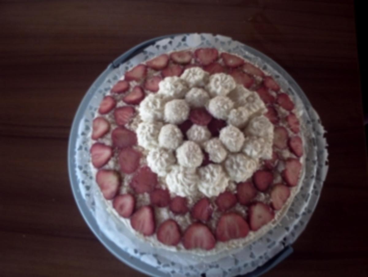 Torten: Raffaello-Erdbeer-Torte - Rezept