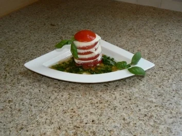 Tomate Mozzarella Salat mal anders - Rezept