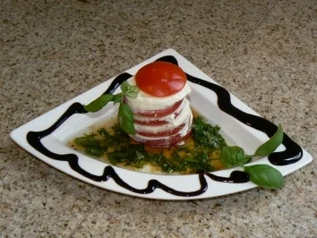 Tomate Mozzarella Salat mal anders - Rezept