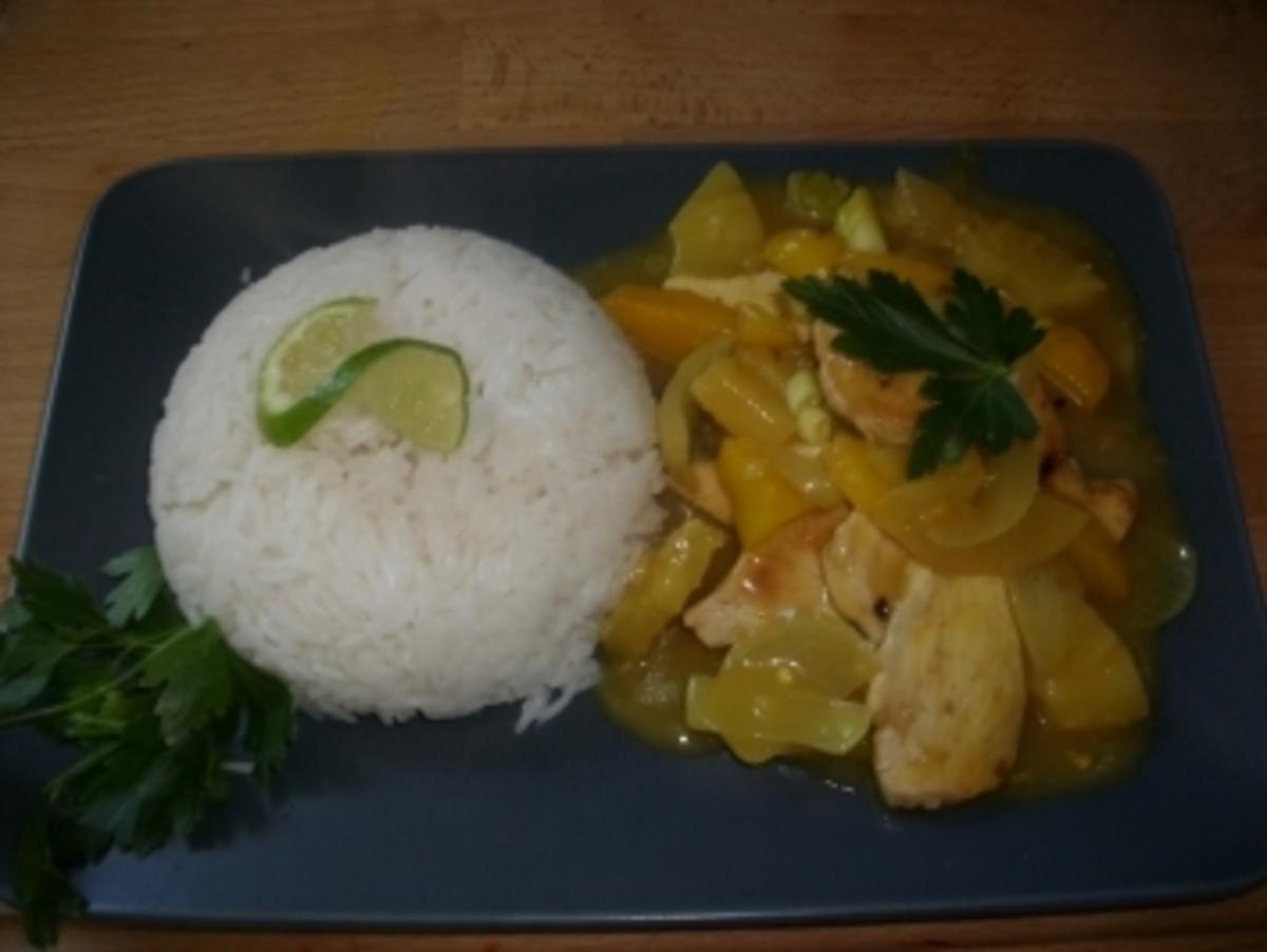 Curryhänchen mit Ananas-Mango und Limettenreis - Rezept