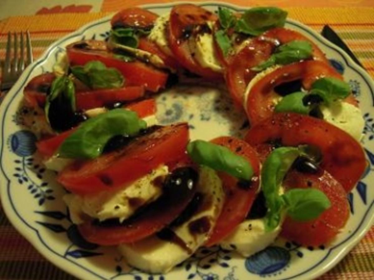 Tomaten- und Mozzarella mit Balsamico Creme - Rezept - kochbar.de