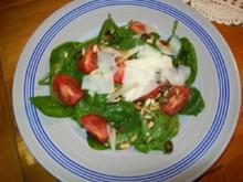 Insalata spinaci e pomodori - Rezept
