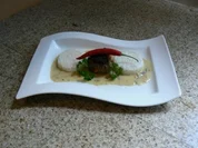 Rezept: Griechische Frikadelle mit Reis und warmer Tzaziki-Sauce Griechische Frikadelle mit Reis und warmer Tzaziki-Sauce - Rezept