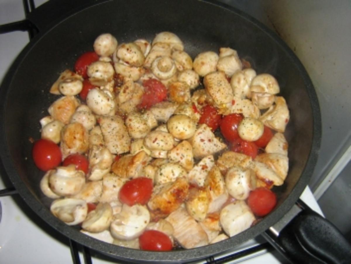 Pute mit Champignons trifft Gnocchi in einer Gorgonzolasoße - Rezept - Bild Nr. 6