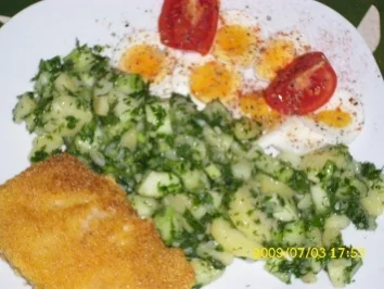 Rezept: Fisch: Lachsfilet im Maisgriesmantel mit Kräuterkartoffelsalat Fisch: Lachsfilet im Maisgriesmantel mit Kräuterkartoffelsalat - Rezept