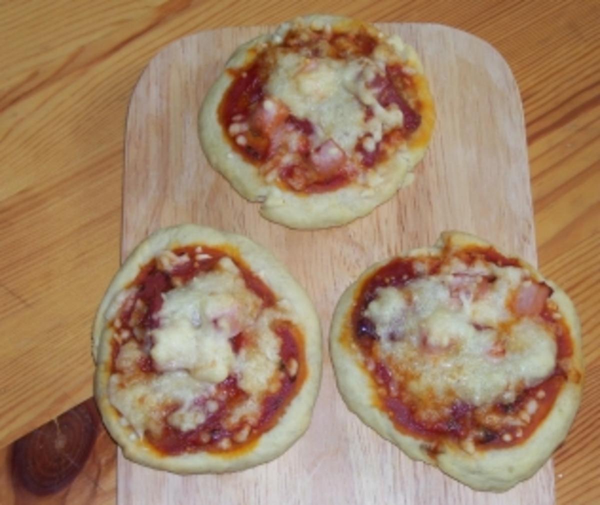 Bilder für Pizzabrötchen Rezept