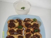 Hackfleischschnecken mit Joghurt - Dip - Rezept