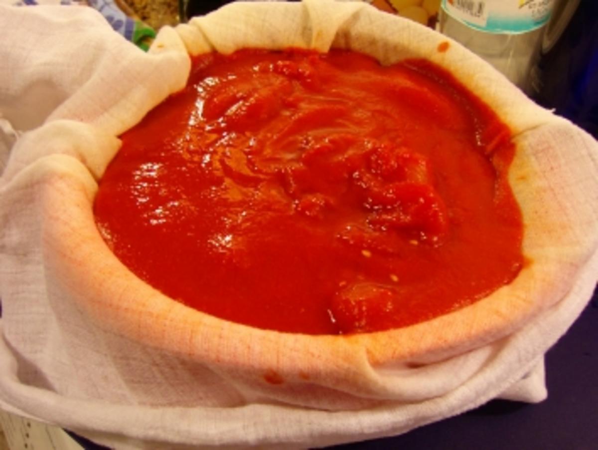 Tomatengelee, ergibt 6 Gläser a 450ml (das 6te große Glas ist schon bei Mutti) - Rezept - Bild Nr. 2