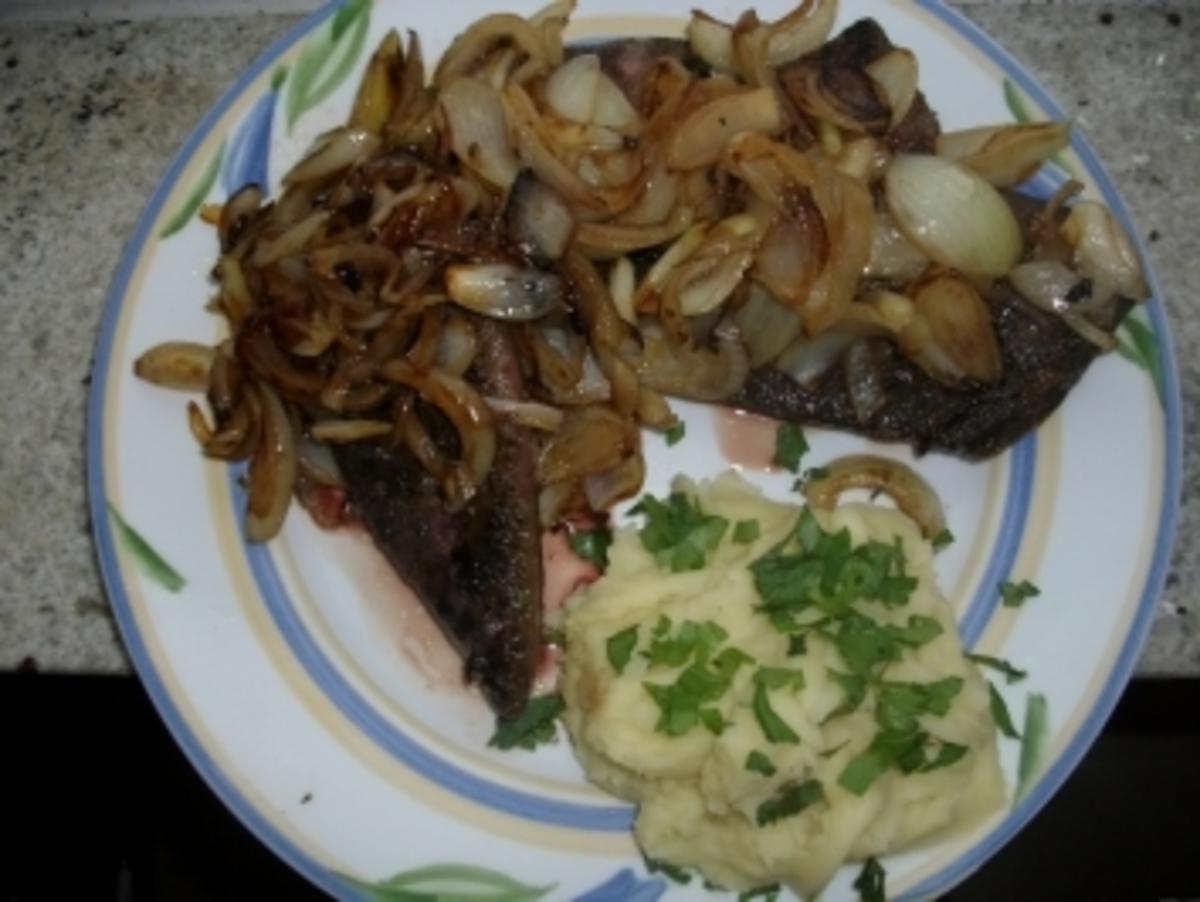 Rinderleber mit Zwiebeln und Kartoffelstampf