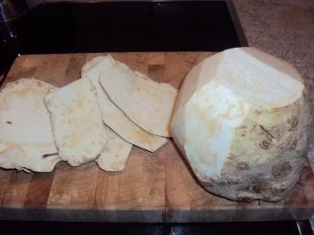 Rezept: Walnuss-Sellerie Joghurt (Meze) Bild Nr. 2 Walnuss-Sellerie Joghurt (Meze) - Rezept - Bild Nr. 2