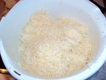 Rezept: Walnuss-Sellerie Joghurt (Meze) Bild Nr. 3 Walnuss-Sellerie Joghurt (Meze) - Rezept - Bild Nr. 3