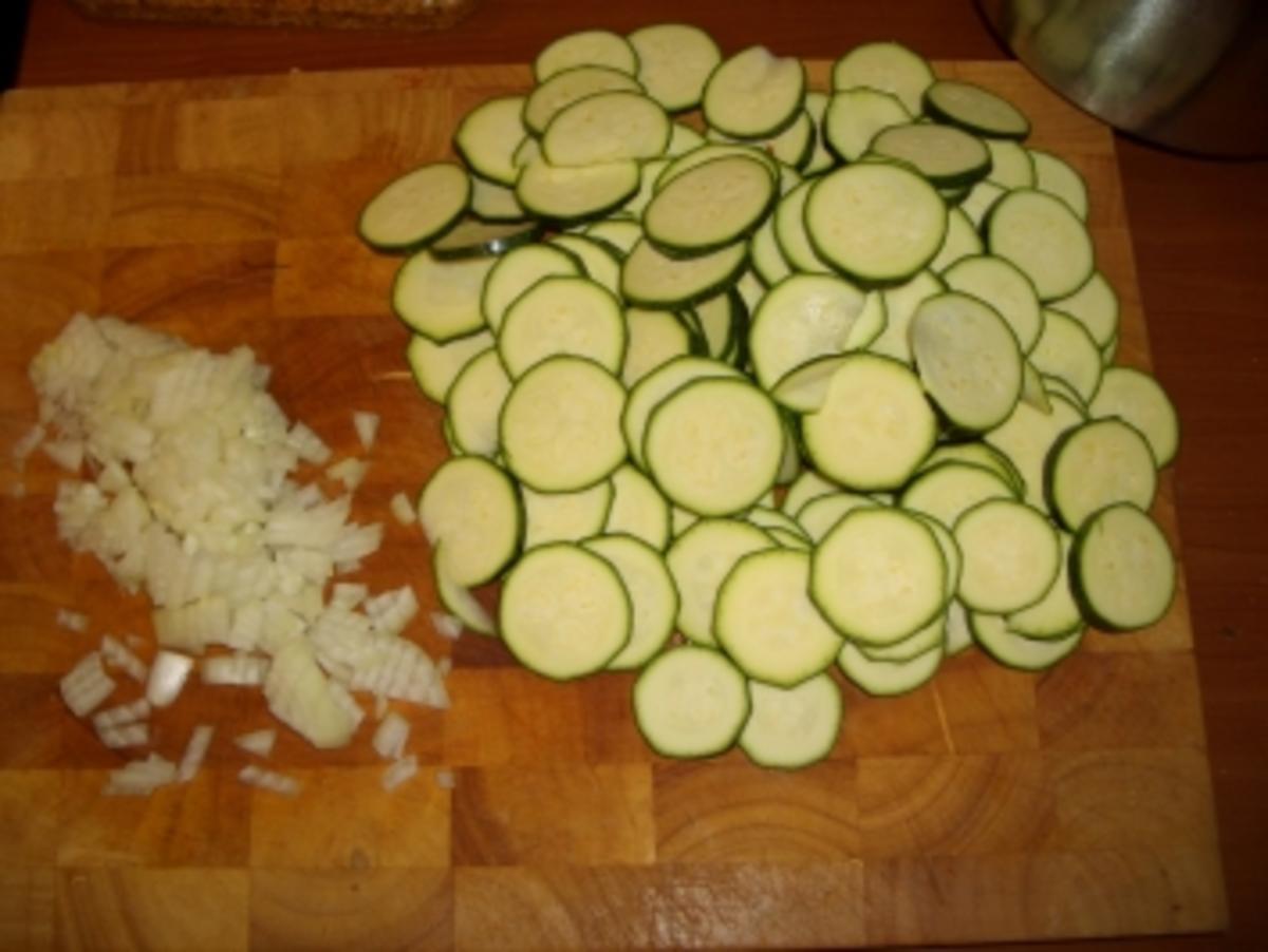 Nudeln mit dicker Zucchinisauce - Rezept - Bild Nr. 2