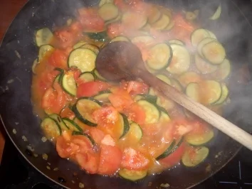 Nudeln mit dicker Zucchinisauce - Rezept - Bild Nr. 4