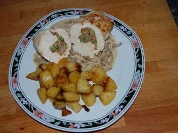 Rezept: Hähnchenbrust mit grünem Spargel und Pfifferlingen Hähnchenbrust mit grünem Spargel und Pfifferlingen - Rezept