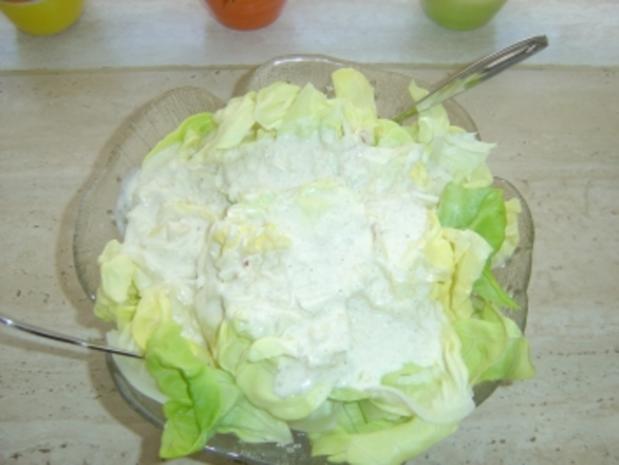 Kopfsalat Mit Dressing und roten Beeren - Rezept mit Bild - kochbar.de