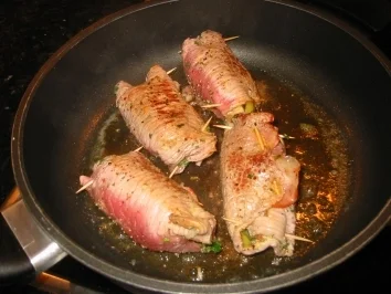 Rezept: Rindfleischvögel - Rinderrouladen Bild Nr. 5 Rindfleischvögel - Rinderrouladen - Rezept - Bild Nr. 5