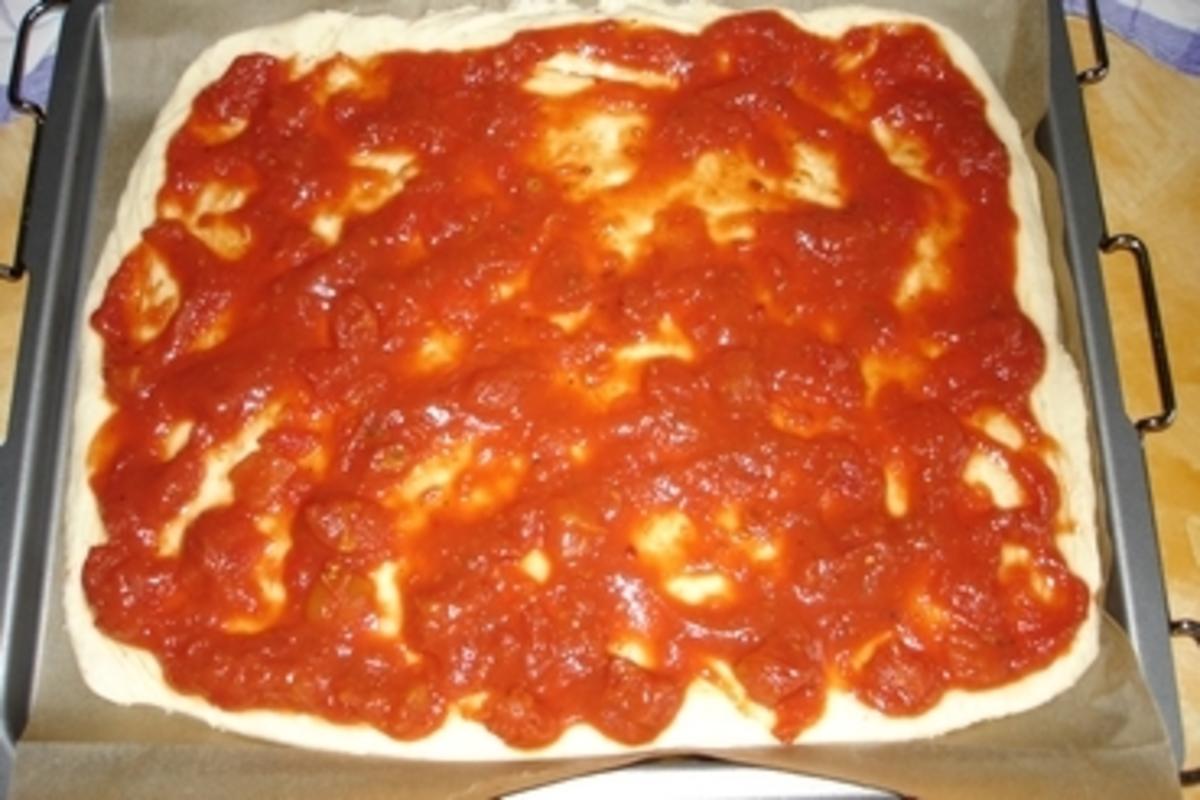 Schneller einfacher Pizzateig + Tomatensoße - Rezept - Bild Nr. 2