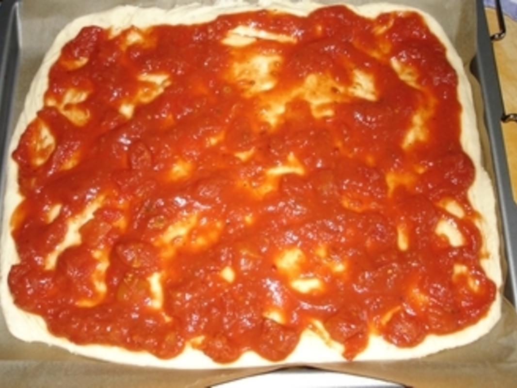 Schneller einfacher Pizzateig + Tomatensoße - einfach - 270 kcal/100g