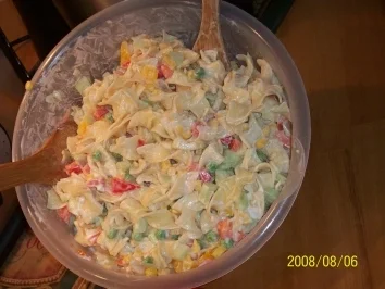 Nudelsalat mit viel Gemüse - Rezept