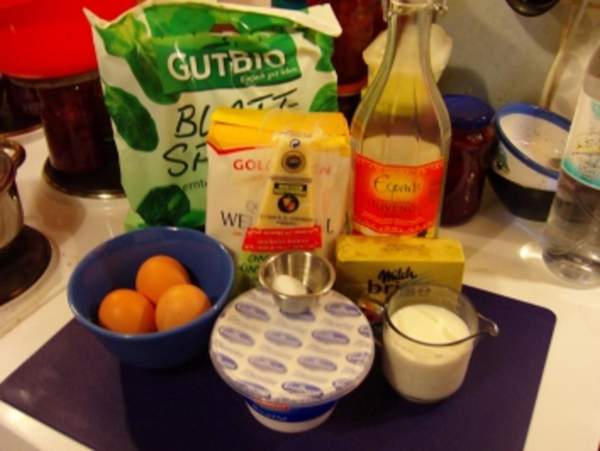 Crespelle con spinaci ripiene // Pfannkuchen mit Spinat gefüllt - Rezept
