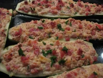 Zucchini-Schiffchen / Variation 1. - Rezept