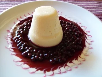 Rezept: Flammerie mit blauer Grütze Flammerie mit blauer Grütze - Rezept