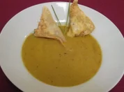 Kichererbsensuppe mit Minz-Frischkäse-Wan-Tans - Rezept