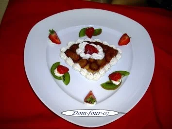 Caramelisierte Pflaumentarte an Rumsahne - Rezept