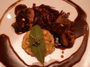 Rezept: Wildschweinroulade mit Servietten-Laugenknödel und Rotkohl Wildschweinroulade mit Servietten-Laugenknödel und Rotkohl - Rezept