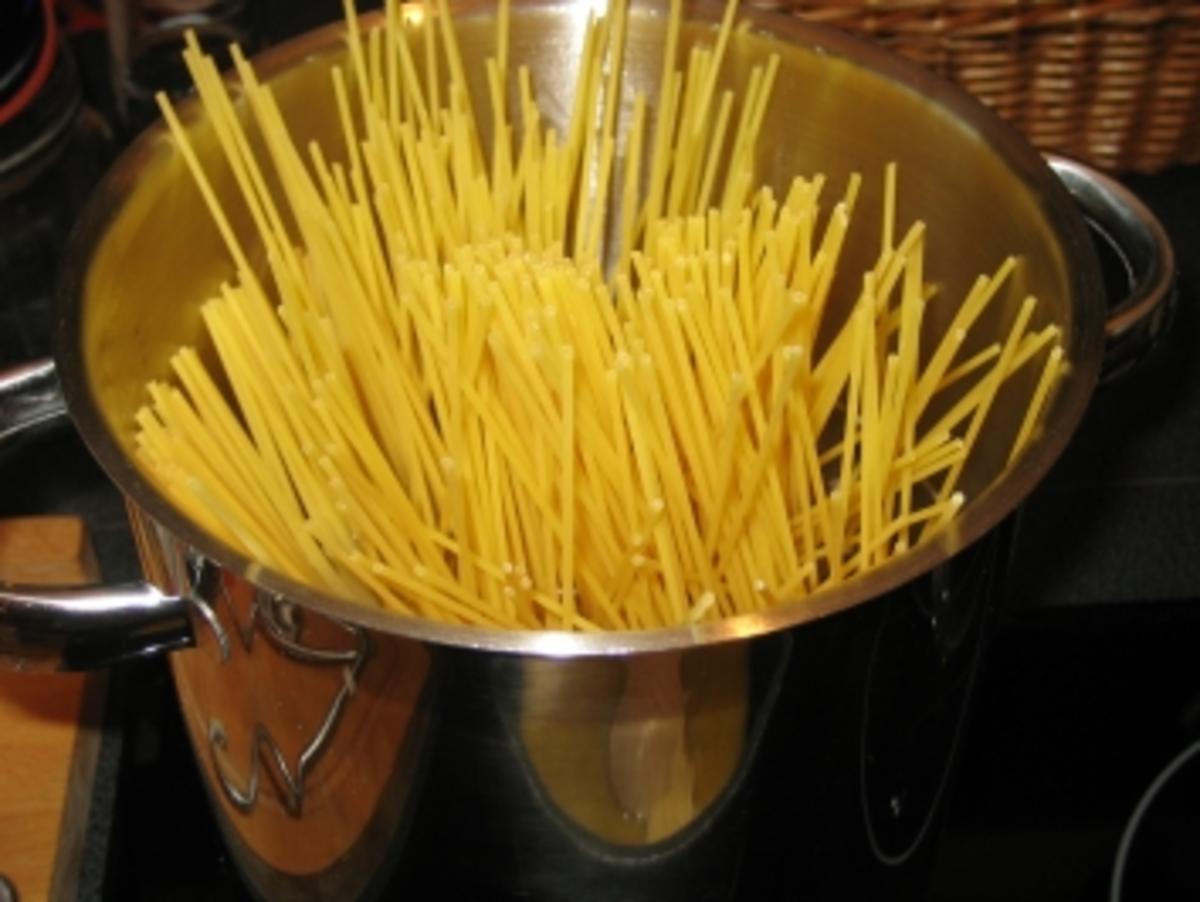Bilder für Lachs-Spaghetti in Sahnesoße - Rezept