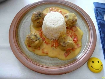 Rezept: Hackfleisch : Fleischbällchen in Currysoße Hackfleisch : Fleischbällchen in Currysoße - Rezept