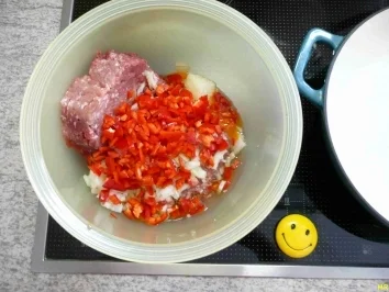 Rezept: Hackfleisch : Fleischbällchen in Currysoße Bild Nr. 2 Hackfleisch : Fleischbällchen in Currysoße - Rezept - Bild Nr. 2