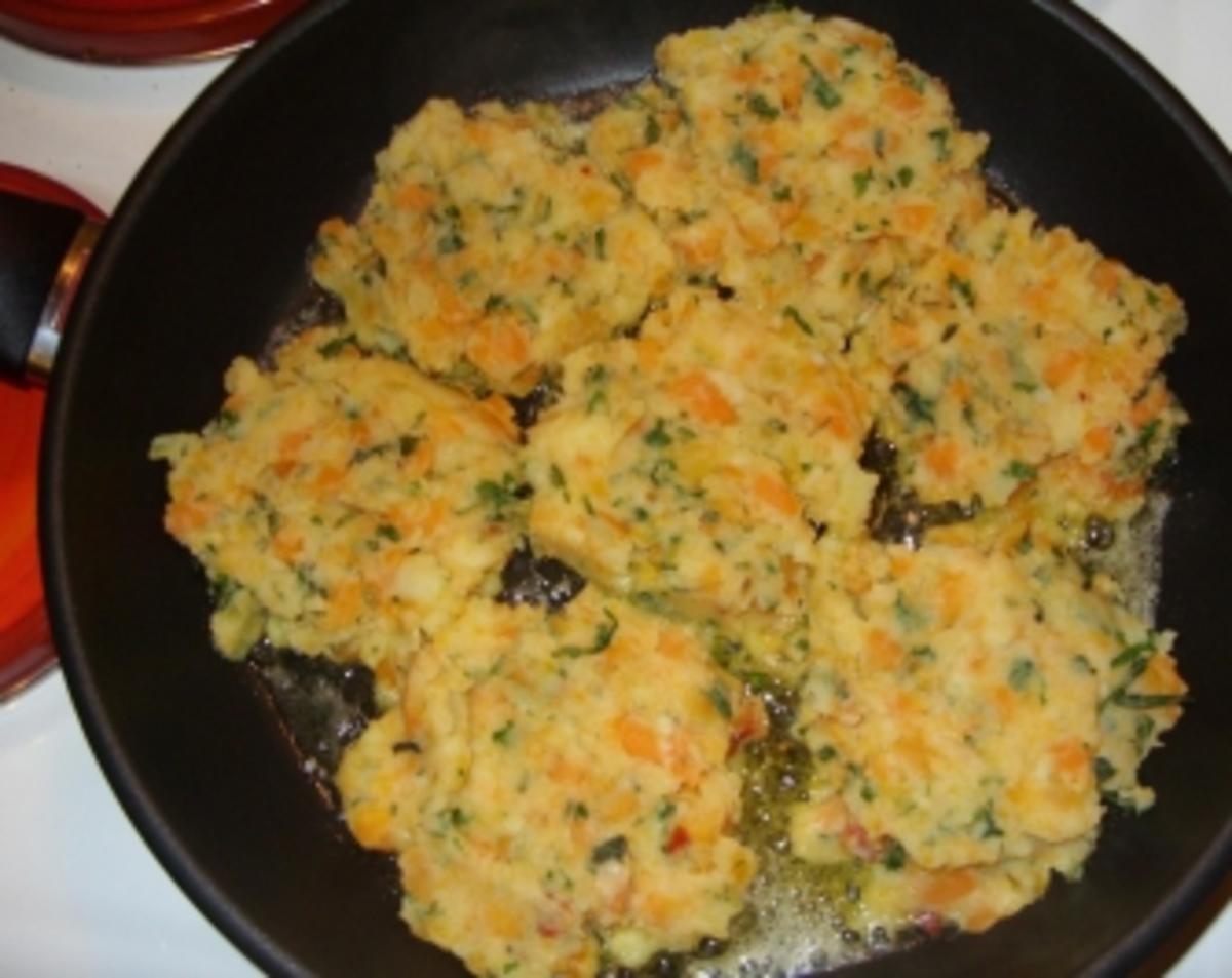Kartoffel/Karotten-Puffer mit frischen Kräutern - Rezept - Bild Nr. 2