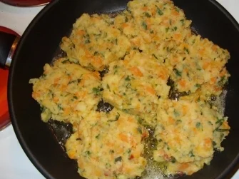 Kartoffel/Karotten-Puffer mit frischen Kräutern - Rezept - Bild Nr. 2