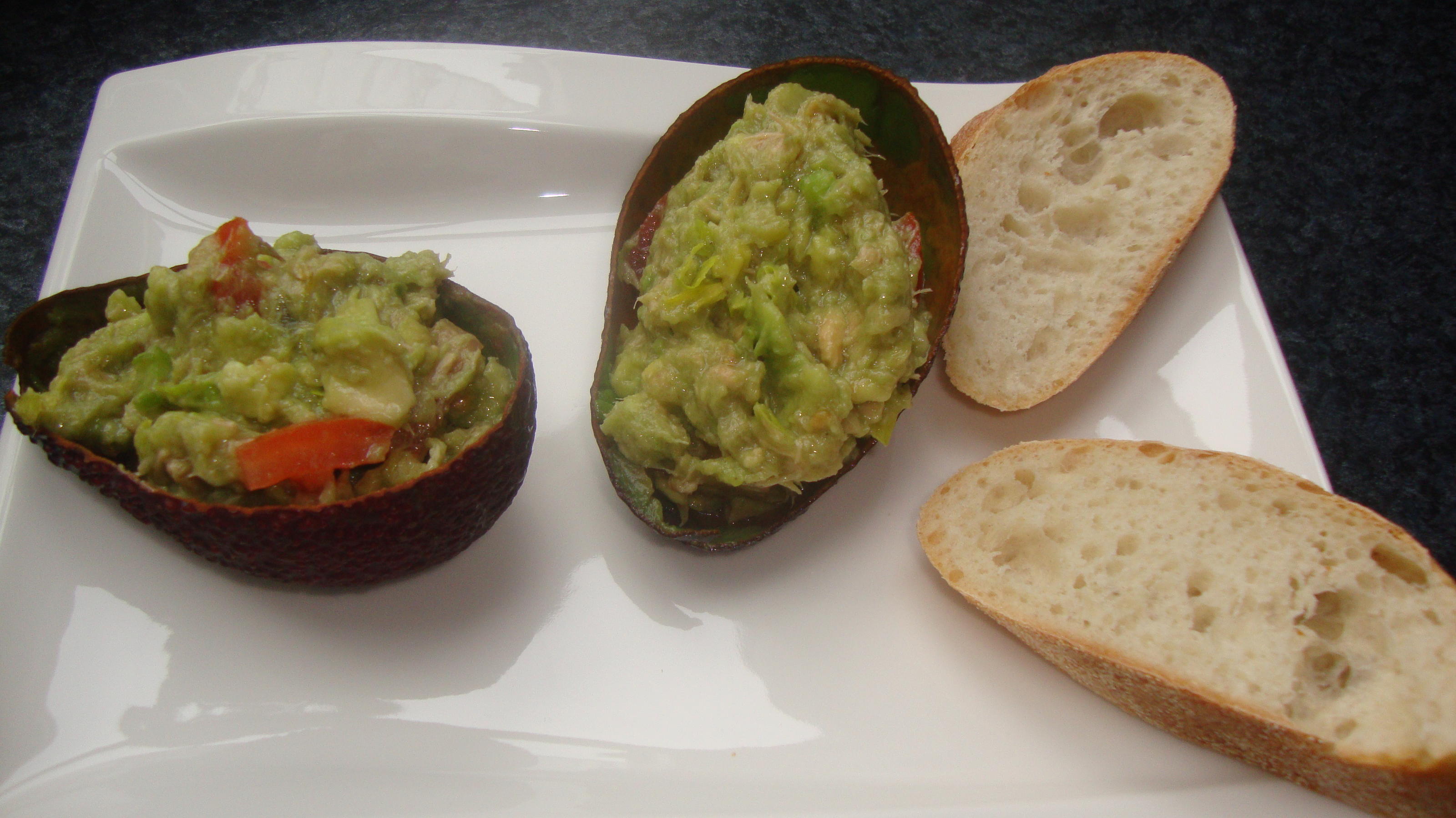 Bilder für Avocado mit Thunfischfüllung - Rezept