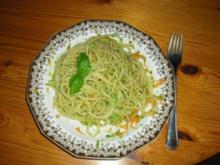 Gemüse-Spaghetti mit Pesto - Rezept