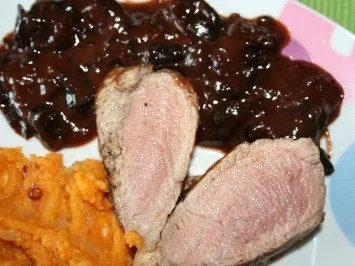 Schwein: Schweinefilet mit Wacholder - Pflaumen - Sauce - Rezept - Bild Nr. 2