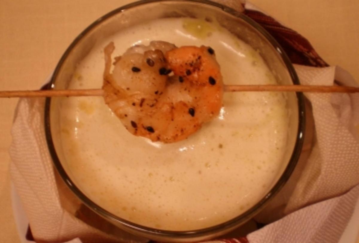 Latte macchiato vom Bärlauch mit Zitronenschaum und Shrimpsspießen - Rezept